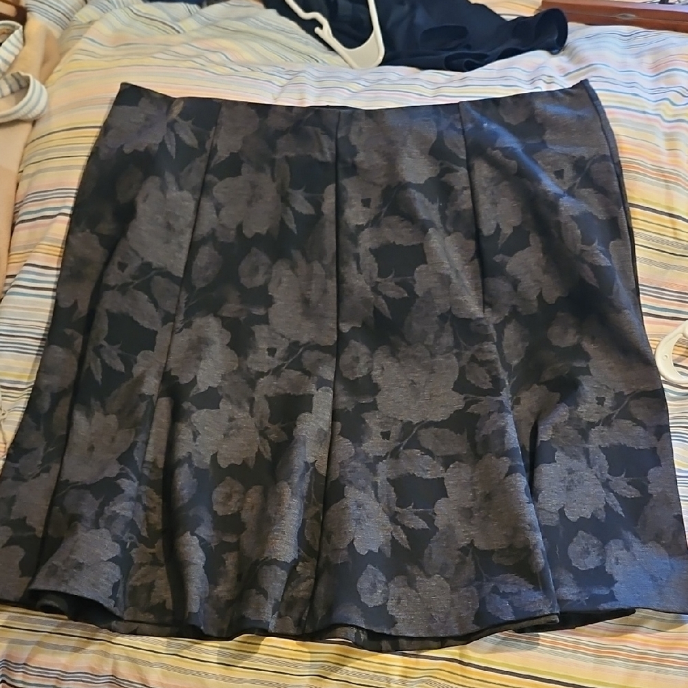 Roz & Ali Gray Black Mini Pleated A-Line Skirt